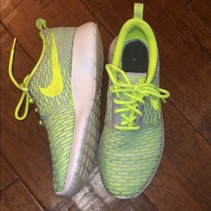 Nike Women’s Roshe Run Flyknit